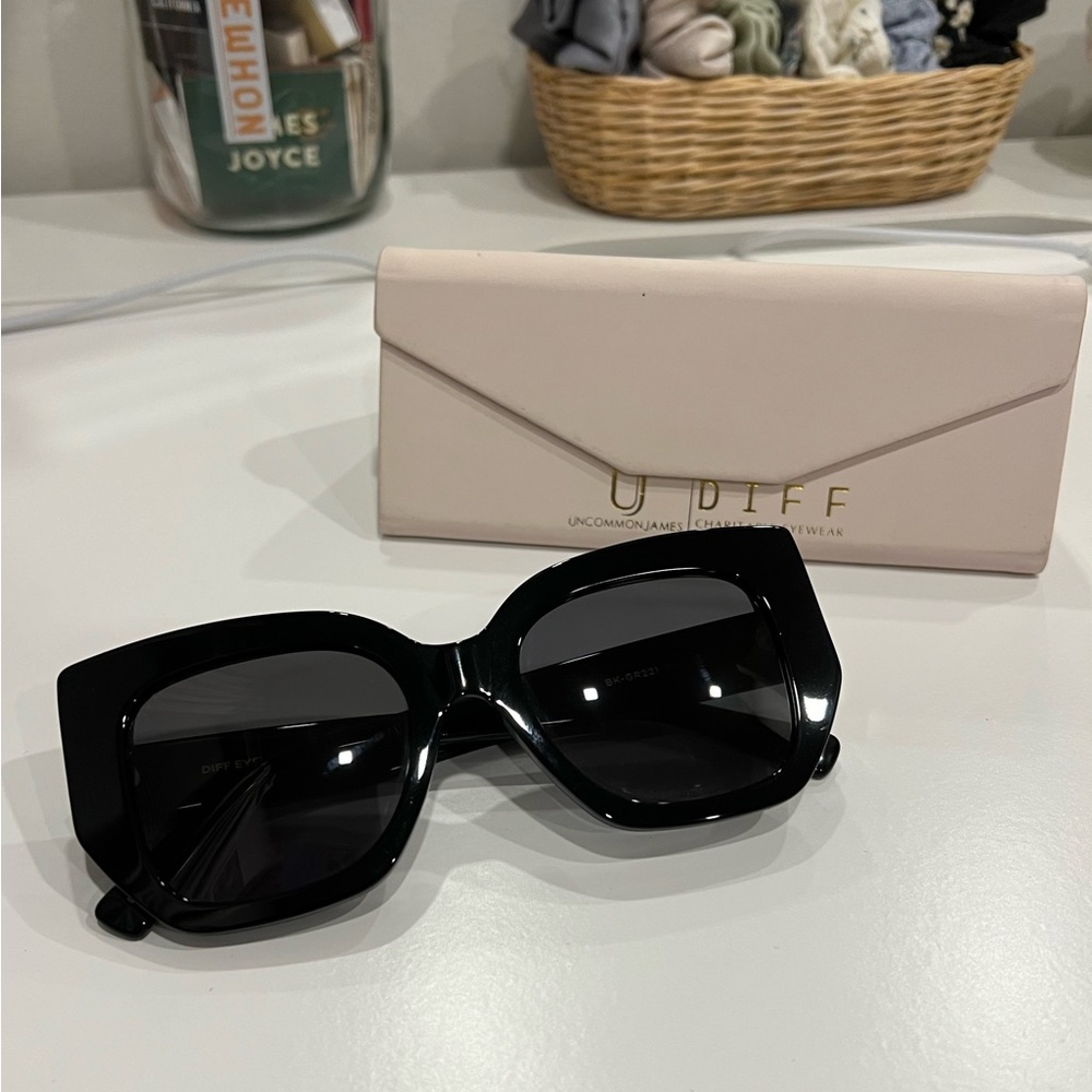 Diff Eyewear Black Oversized Square Sunglasses